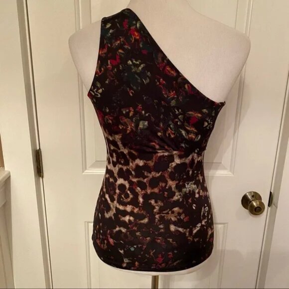 🔥Sexy one shoulder Cache top - Picture 3 of 5